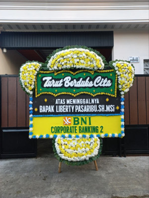 Papan Bunga Duka di Lahewa Timur