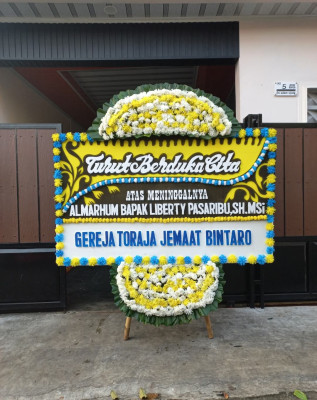 Papan Bunga Duka di Lahewa Timur