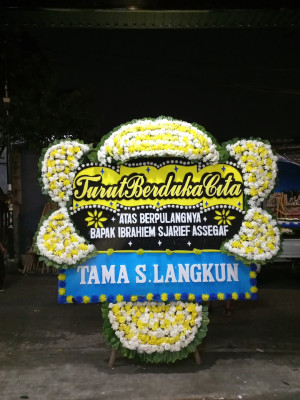 Papan Bunga Duka di Lahewa Timur